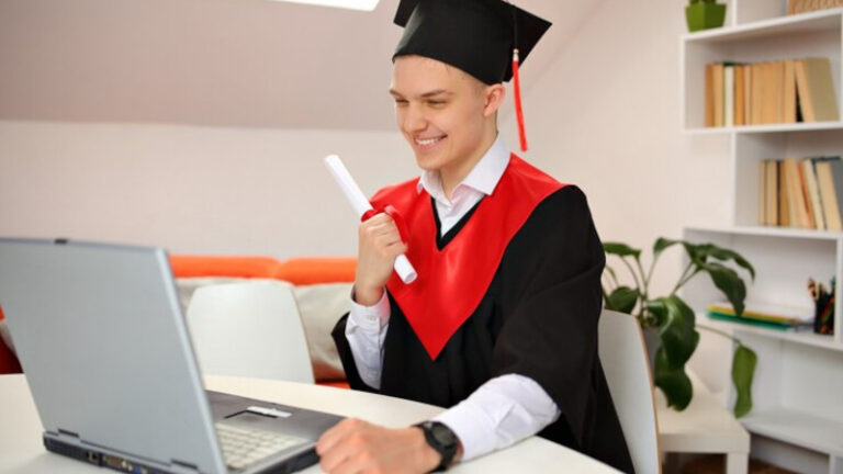 Six Advantages of Earning Accredited Online Degree