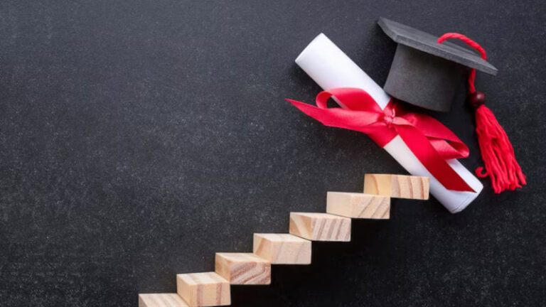 Get a MBA Degree and Move Up The Career Ladder
